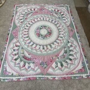 VINTAGE Arch Quilts Elmsford NY 65"x83" Pink Green Floral Hand-stitched Lace